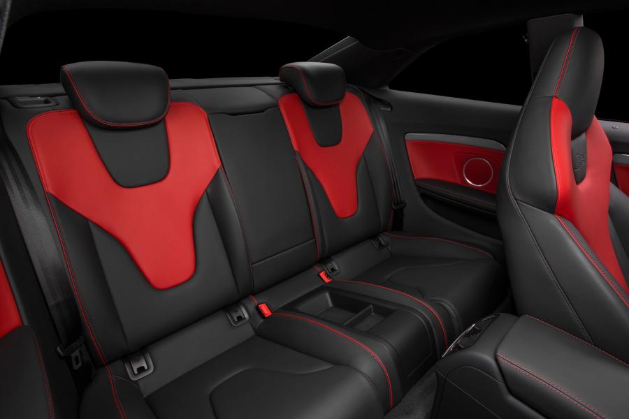 Интерьер Audi RS5 Coupe Sport Edition 2015 года  (фото 4 из 9)